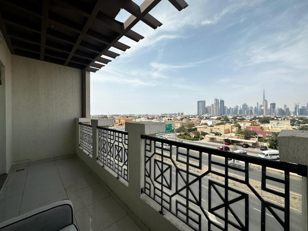 Cozy Rooms And Small Partitions For Men Guests In Dubai Exterior foto
